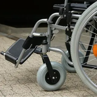 За инвалиди - инвалидна количка, санитарен стол, болнично легло, антидекубитален дюшек, хоризонтална дръжка