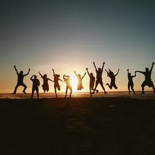 Произвеждаме: подмишечна патерица, регулируем бастун, патерица канадка, проходилка, комбиниран стол за баня и тоалет